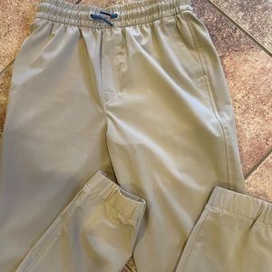 Vineyard Vines performance lightweight boys joggers.